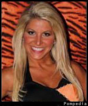 File:Cincinnati Bengals Kimberly BE201009 2011 Y2.jpg